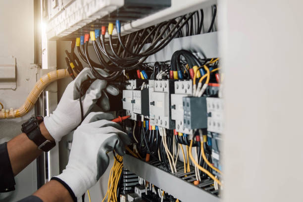 Best Licensed Electrician  in East Dundee, IL